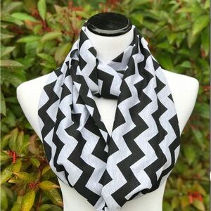 ICON Monochrome Zigzag Scarf